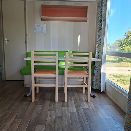Mobil-home Au Bord Du De Camping